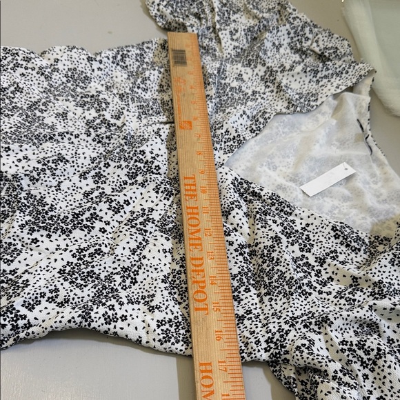 Madewell Puff-Sleeve V-Neck Midi Dress in Floral Size 4 - Picture 8 of 12